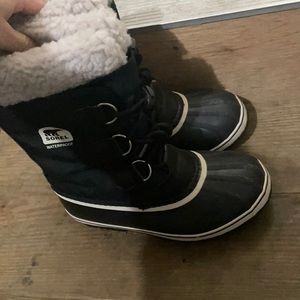 women’s sorrel winter boots!! MOVING SALE